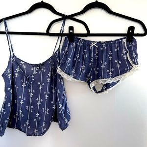 Like new wild fox matching pajama set